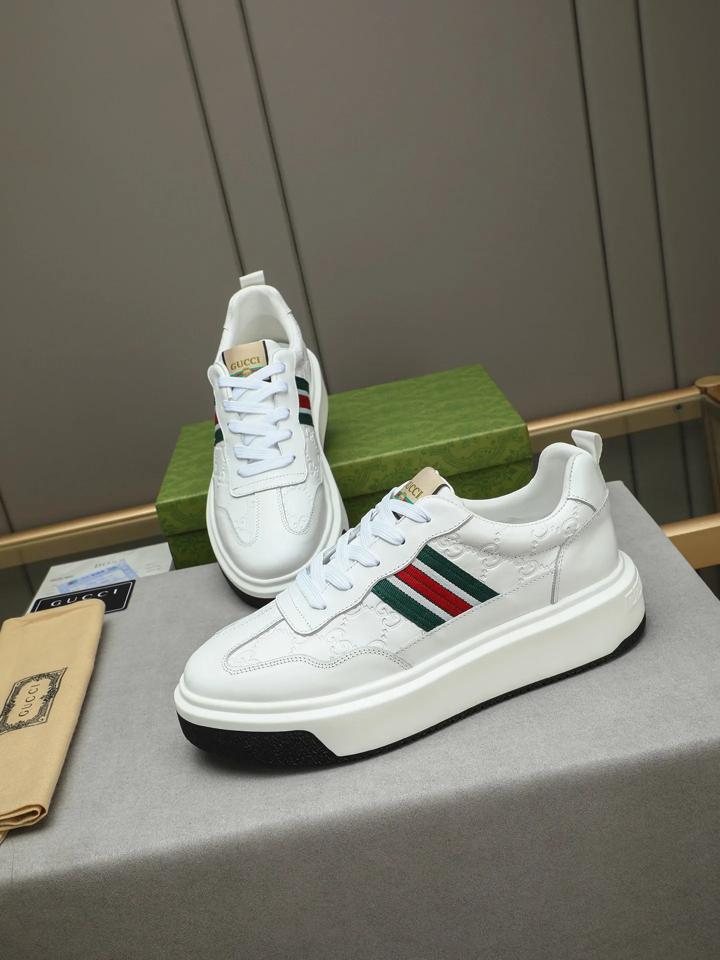 Men's shoes 💰480 New men's shoes GUCCI Fashion trend Made of first-layer calfskin ➕ washed sheep lining! The foot feels super comfortable and the workmanship is impeccable. Foam ultra-light outsole, size: 38-44 (45 customized) 4 colors to choose from!